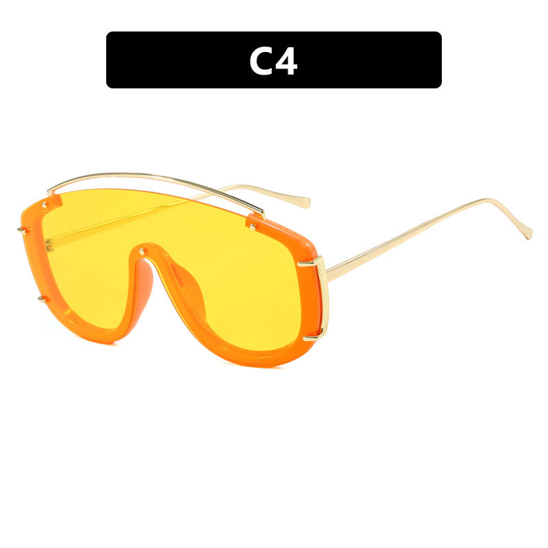 Women's masculine sunglasses with fashionable gradients and golden details Bowlift