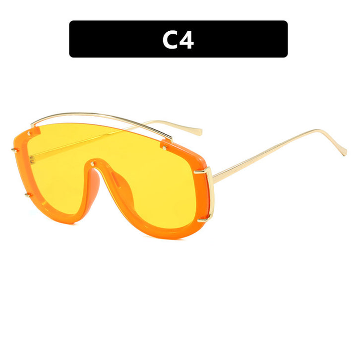 Women's masculine sunglasses with fashionable gradients and golden details Bowlift