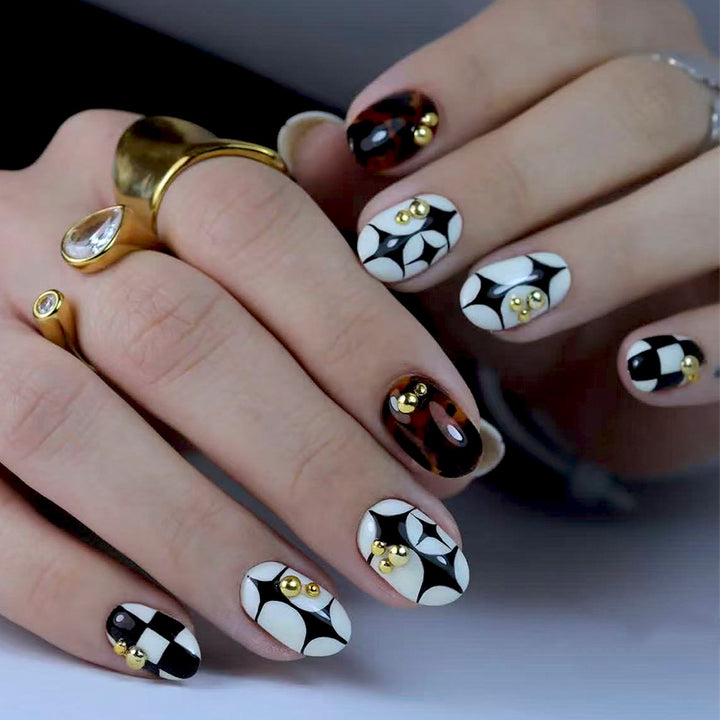 Artificial nails with modern geometric pattern and golden accents Bowlift
