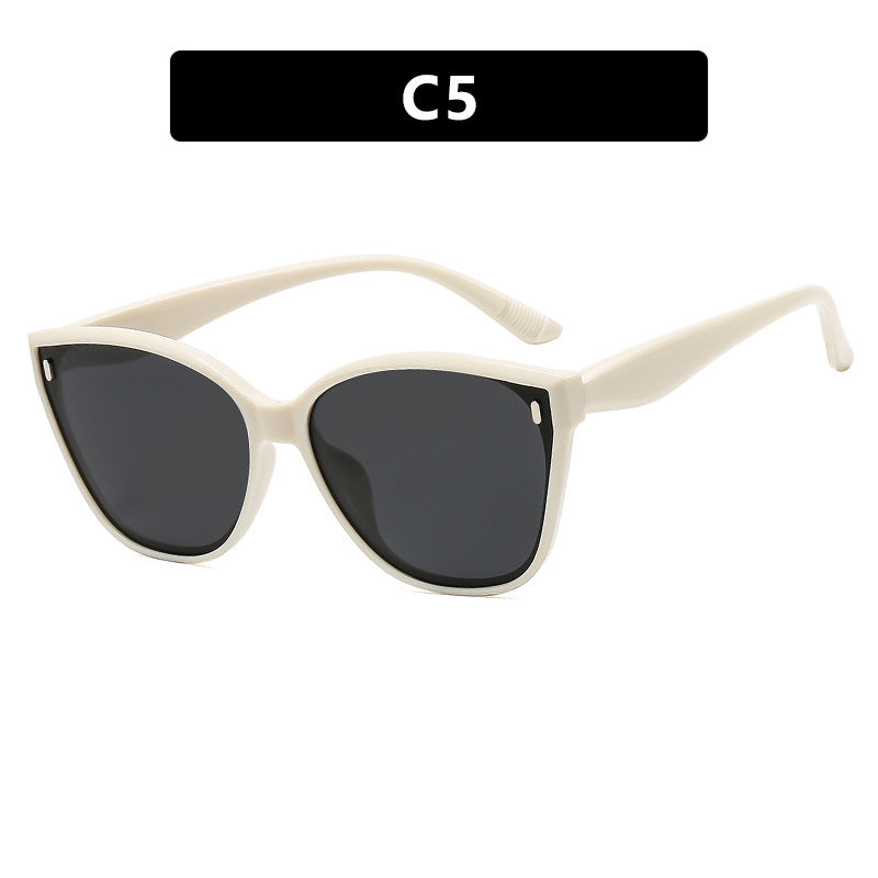 Women Cat-Eye Sunglasses with protective UV filter and stylish Frame Bowlift