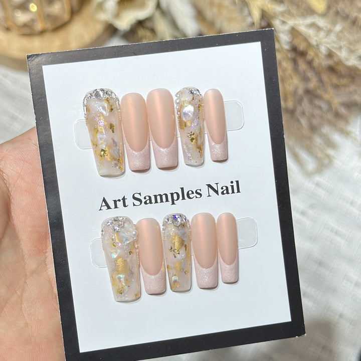 Luxurious Decorative Press-On Nail Set with Artistic Elements Bowlift
