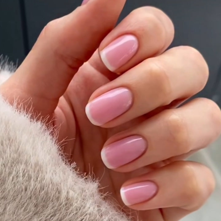 Artful nail decoration with French tips Bowlift
