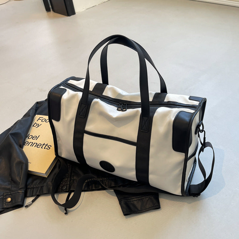 Sporty leisure duffel bag with durable material and adjustable shoulder strap Bowlift