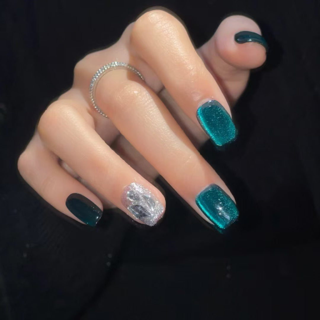 Sparkling Acrylic Press-On Nail Set Bowlift