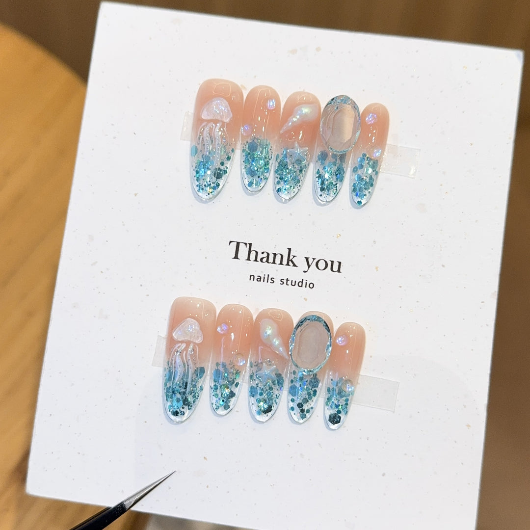 Creative artificial nails with maritime designs and sparkling accents Bowlift