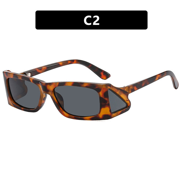 Ladies extravagant sunglasses in geometric design Bowlift