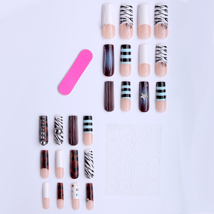 Artificial nails in modern striped design with 3D decoration Bowlift
