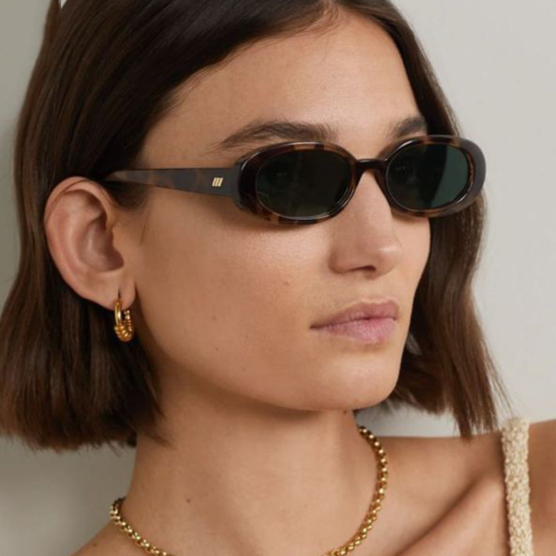 Ladies fashionable sunglasses in elegant tortoise shell design Bowlift