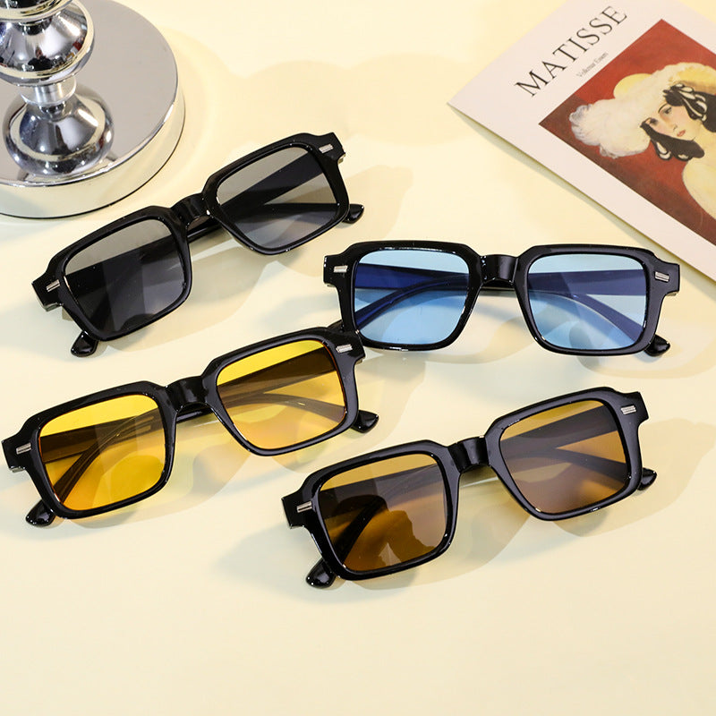 Women's modern rectangular sunglasses with colored lenses Bowlift