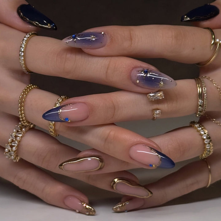 Artificial nails with elegant gold accents Bowlift