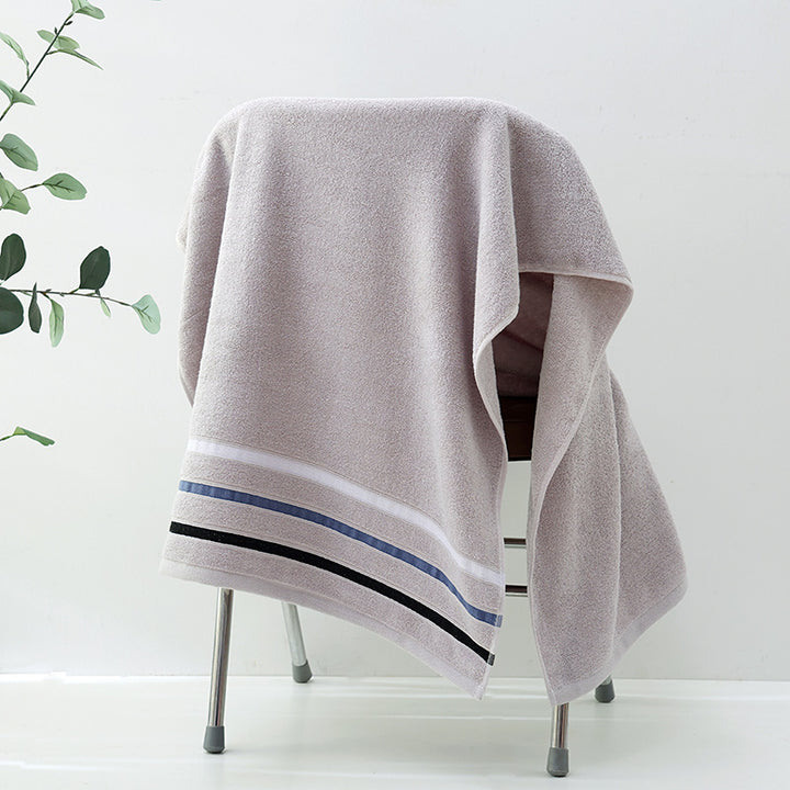 High-Quality Bath Towel with Elegant Border Bowlift