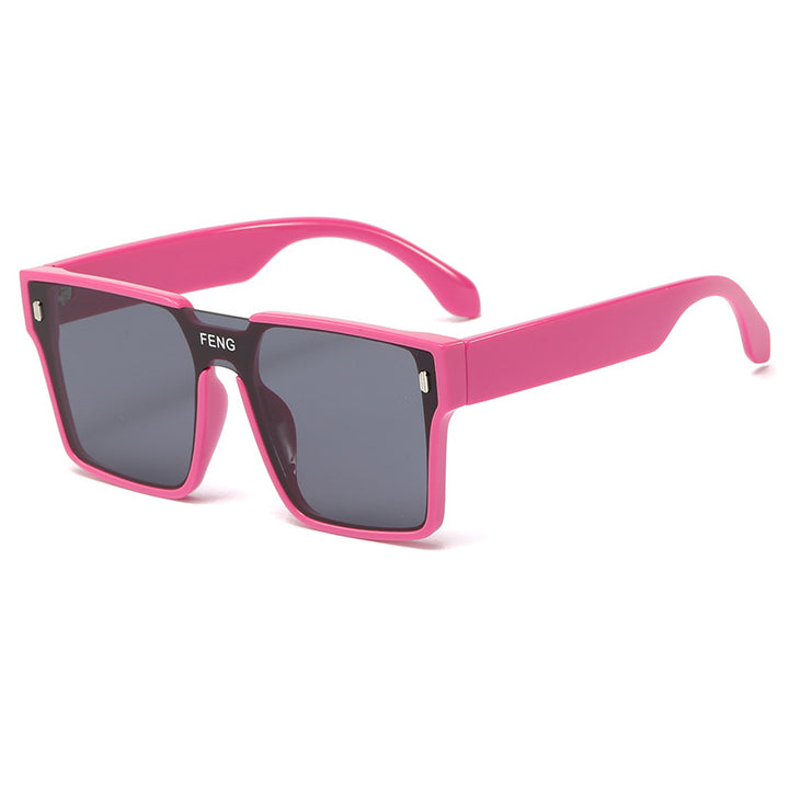 Women's fashionable sunglasses in striking urban design Bowlift