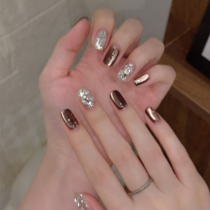 Glamorous Glittery Press-On Nail Set Bowlift