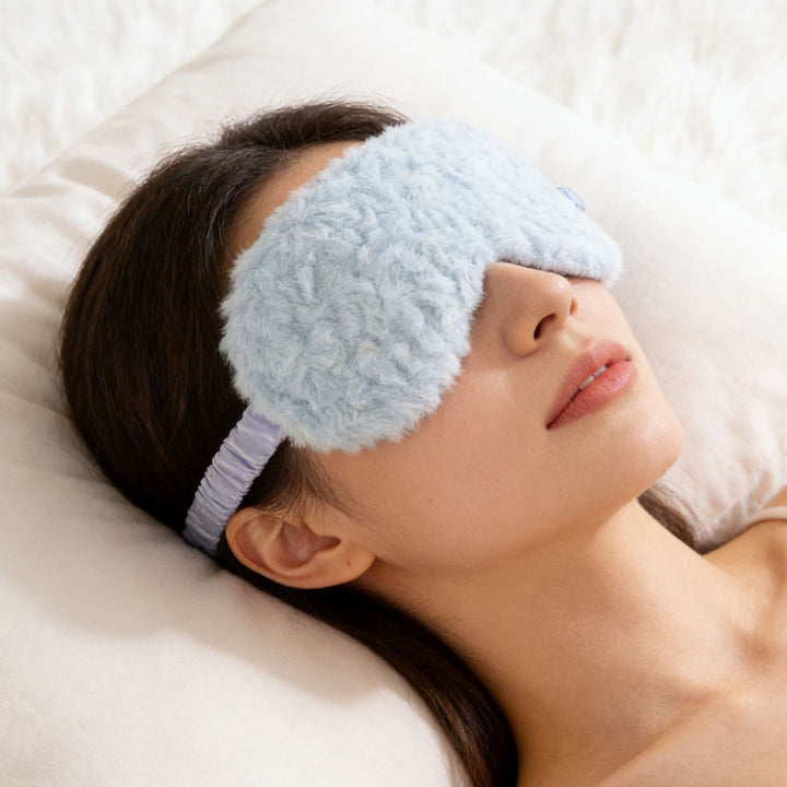 Women's luxury sleep mask with voluminous faux fur cover and softly padded eye area Bowlift