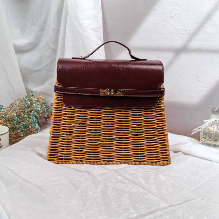 Ladies elegant woven handbag with wooden lid Bowlift
