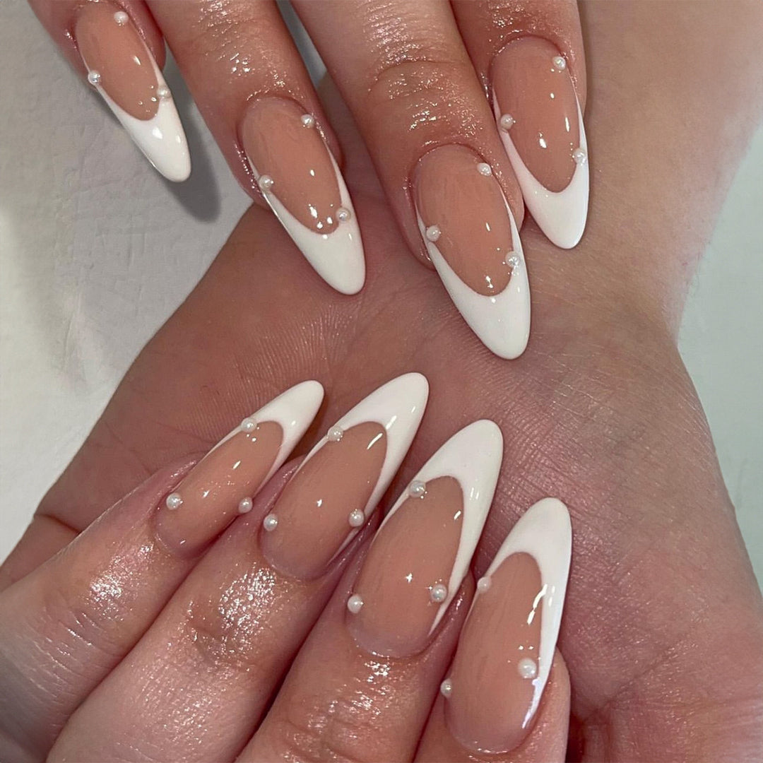 Artificial nail set with elegant tips and pearl decorations Bowlift