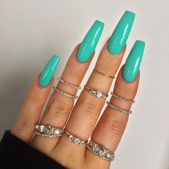 Nail art with heart and lip designs Bowlift
