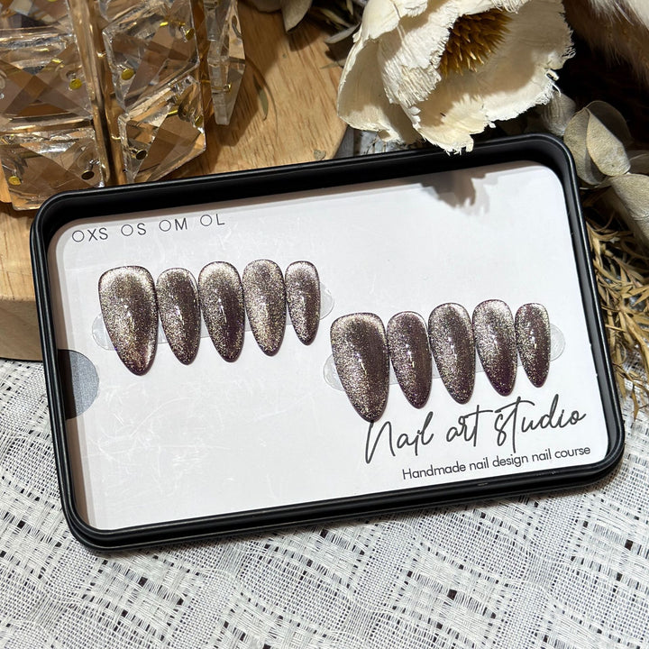 Glamorous Stiletto Press-On Nail Set with Glitter Finish Bowlift