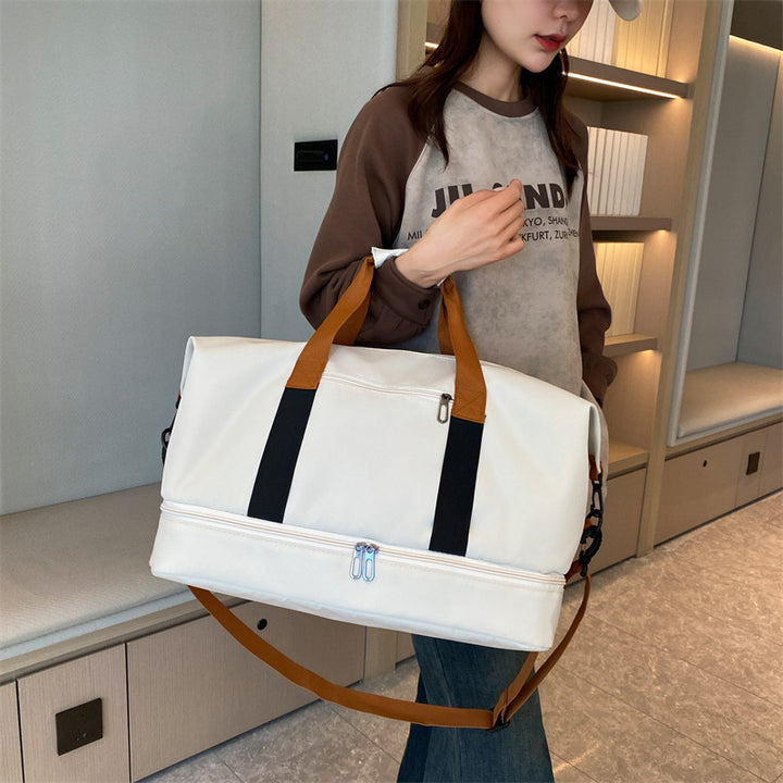 Sporty travel bag with sturdy carrying handles and adjustable shoulder strap Bowlift