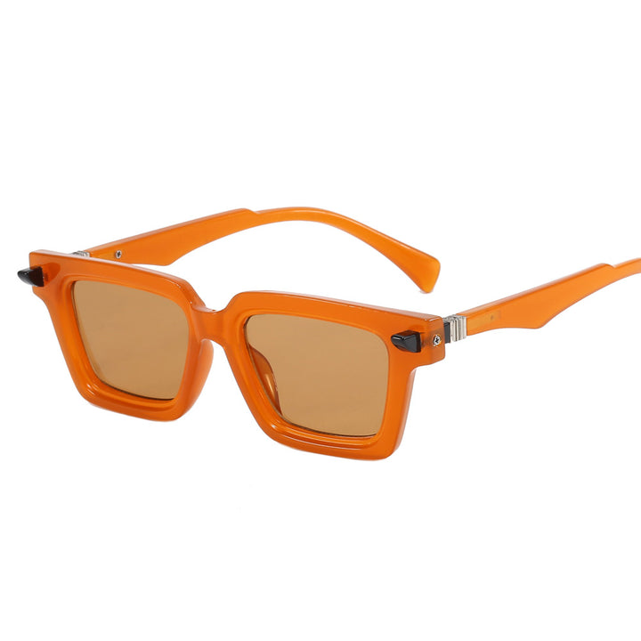 Women Vintage-inspired Sunglasses with Distinctive Frame Bowlift