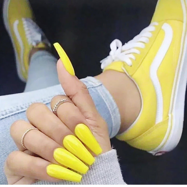 Artificial nails with long French tip design Bowlift