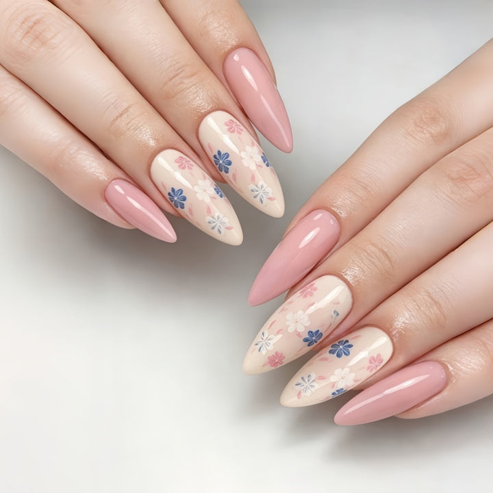 Stylish almond-shaped artificial nails with floral patterns Bowlift