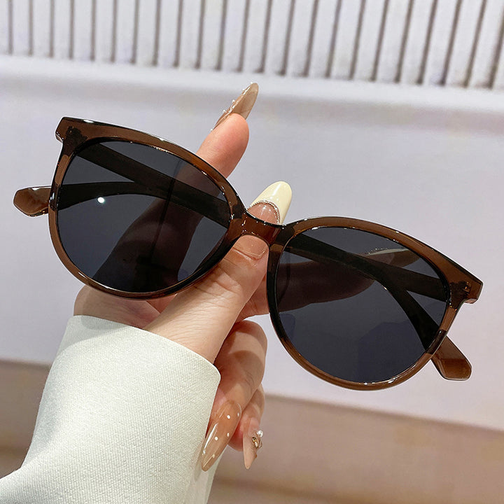 Women Cat-Eye Sunglasses with trendy leopard pattern and sturdy frame Bowlift