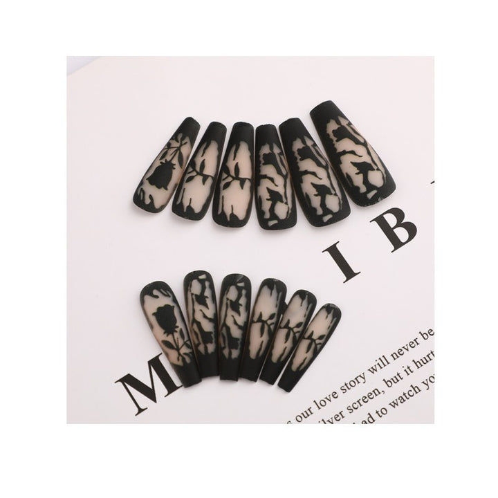 Artificial nails in elegant design Bowlift