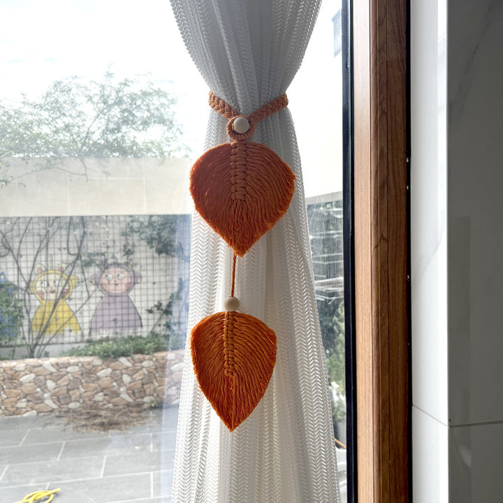 Decorative Leaf Keychain Bowlift