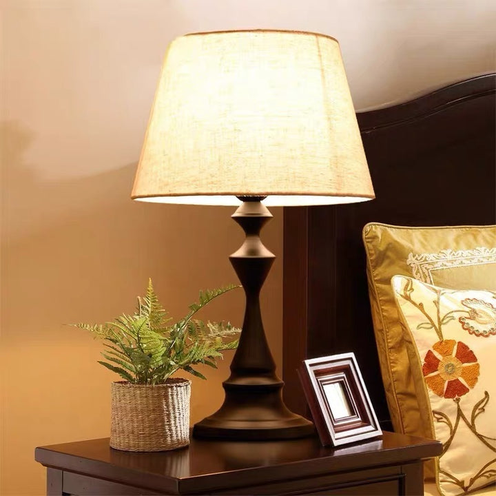 Elegant Vintage-Inspired Table Lamp