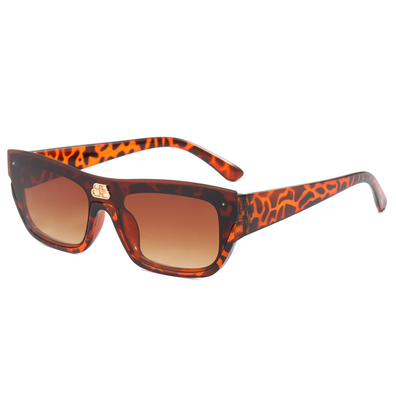 Women's fashionable oversized sunglasses with striking design Bowlift