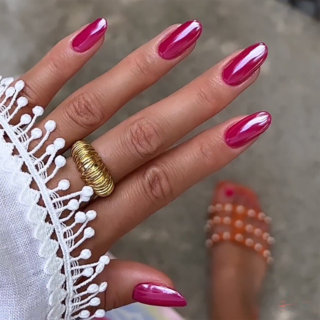 Artful nail art in trendy design Bowlift
