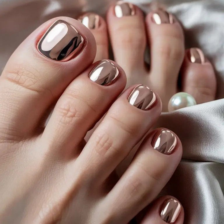 Elegant toenail art Bowlift