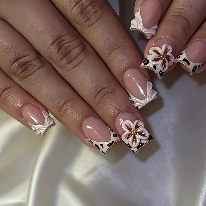 Elegant Floral Decorative Press-On Nails Bowlift