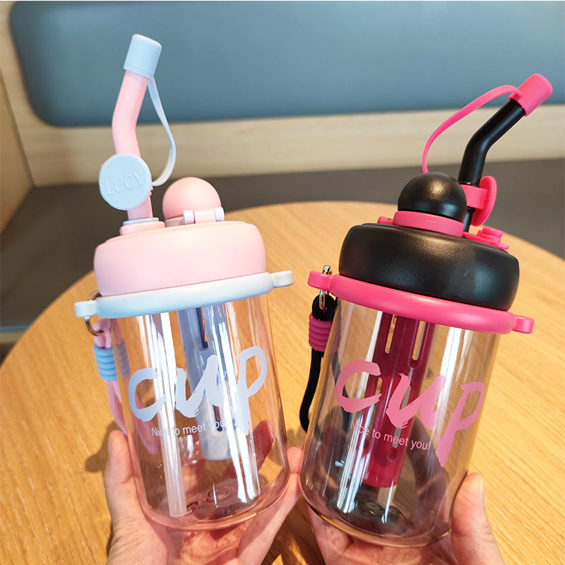 Women's drinking cup with safety lid and straw Bowlift