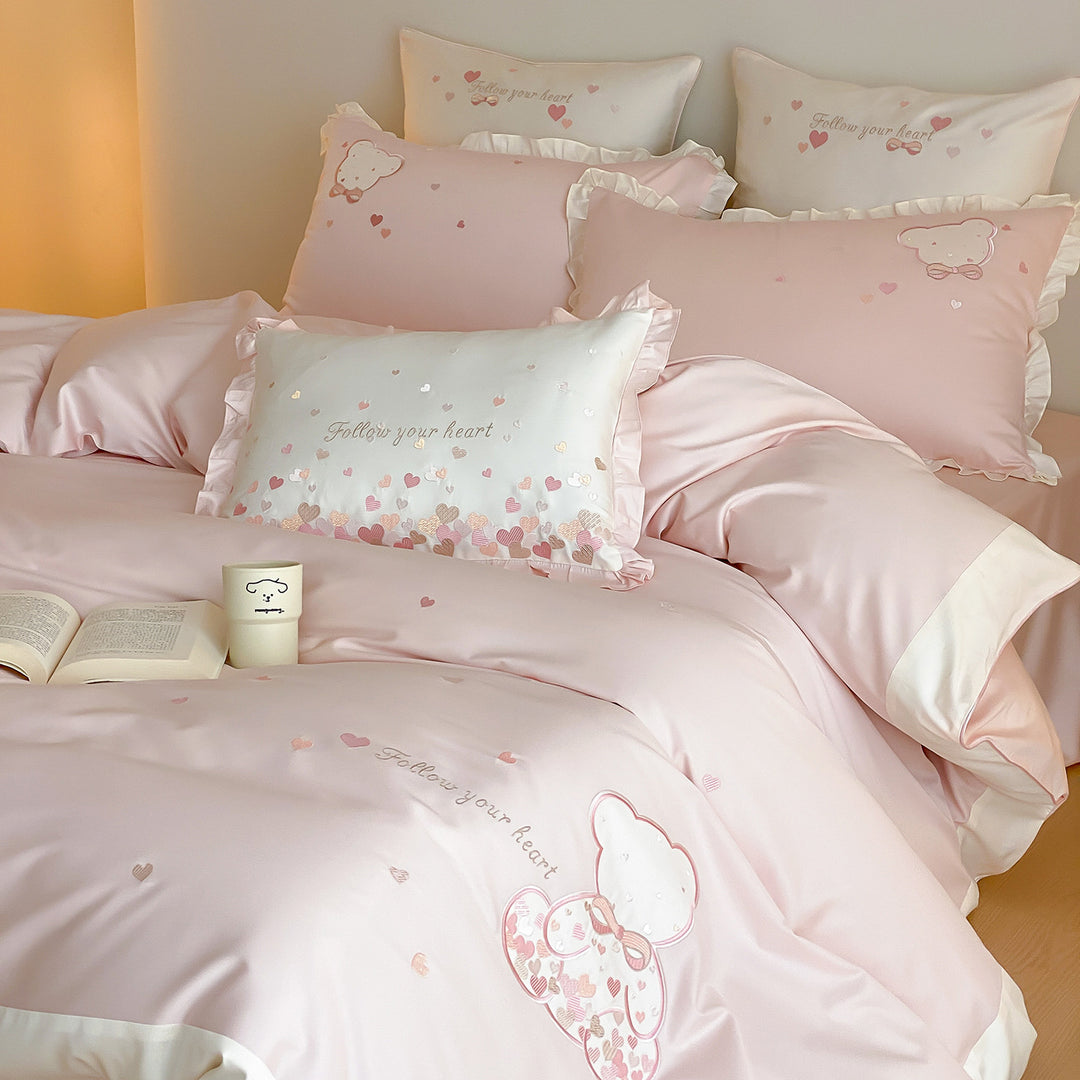 Romantic satin bedding set with ruffled edge, duvet cover & decorative pillow