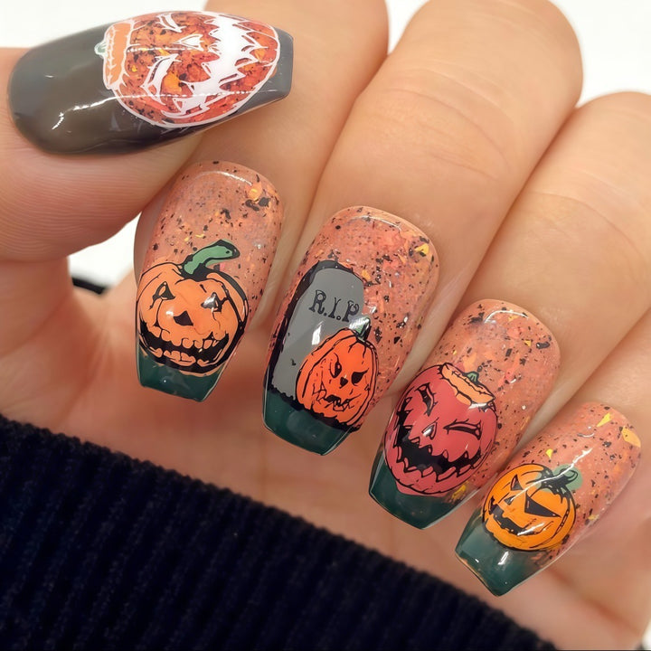 Halloween-themed artificial nails Bowlift