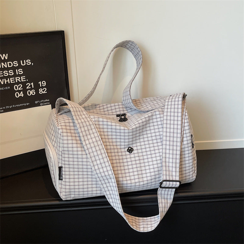 Women’s sporty and stylish travel bag Bowlift