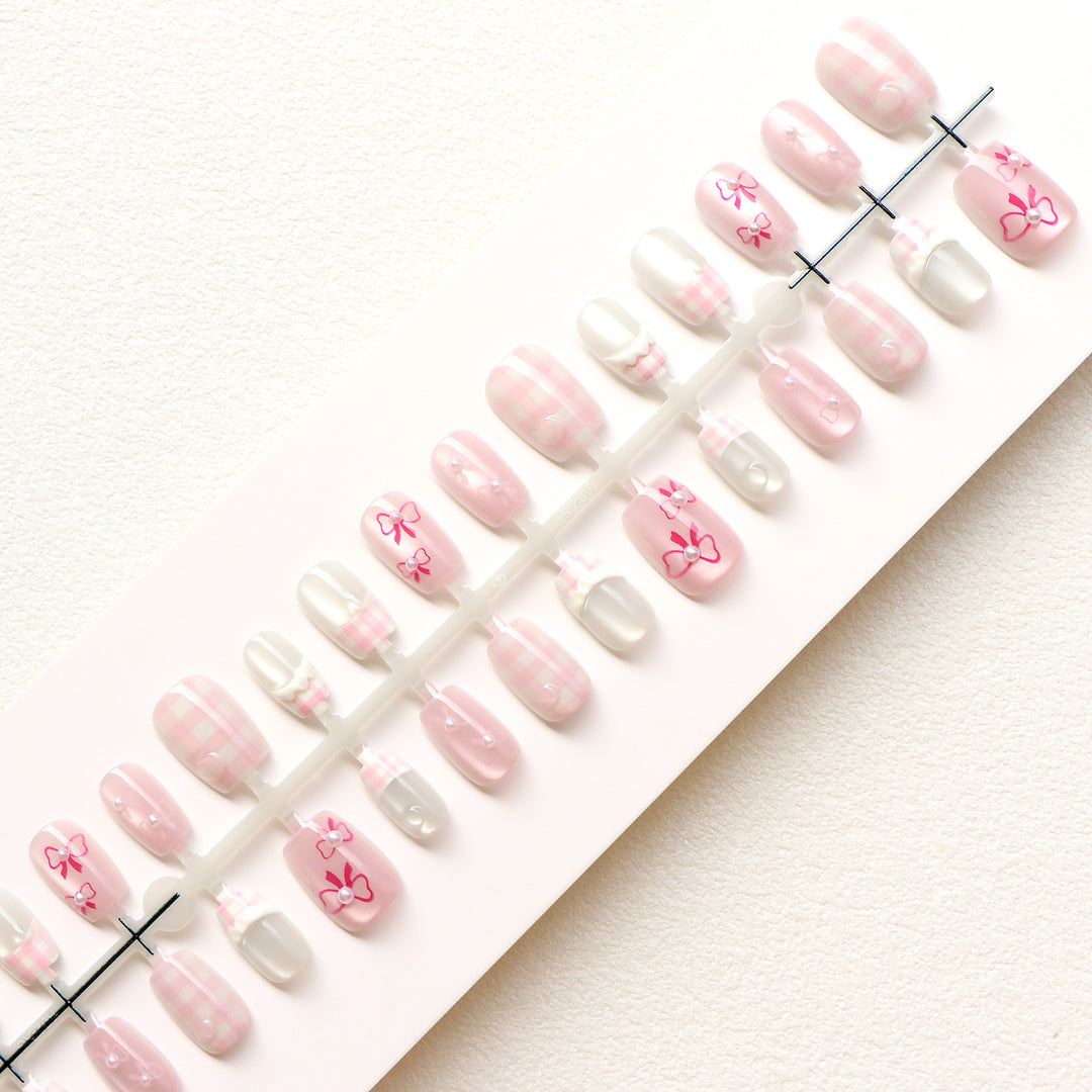 Charming Nail Art Press-On Set Bowlift