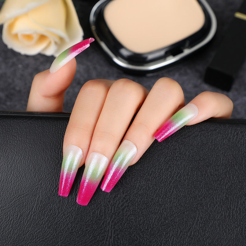 Glamorous artificial nails with gradient Bowlift
