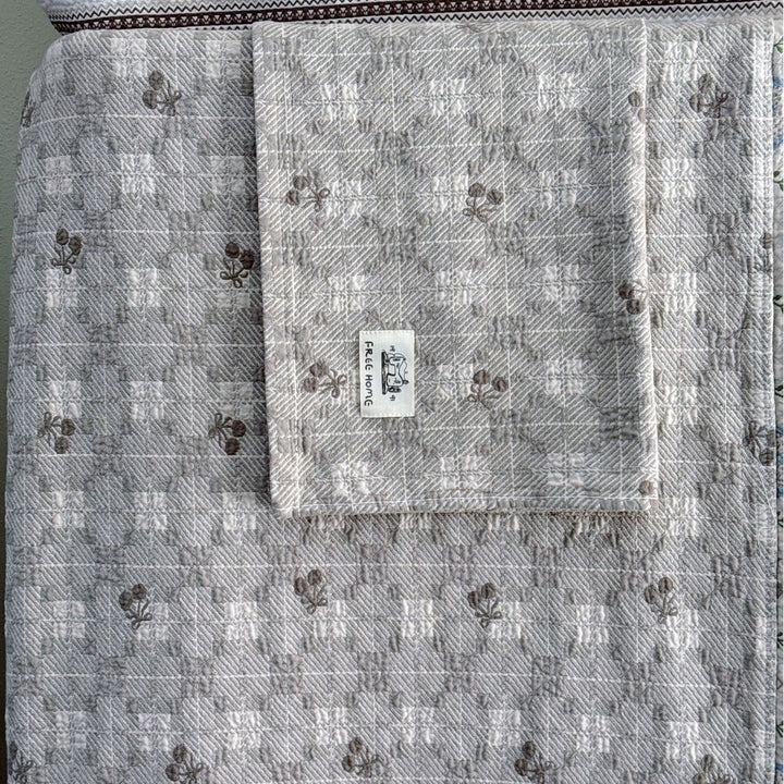 Ladies cuddly blanket with cute horse motif Bowlift