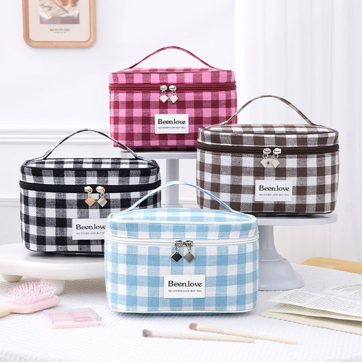 Stylish Checkered Makeup Case Bowlift