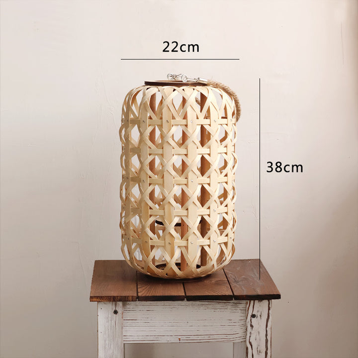 Handcrafted lantern in natural design Bowlift