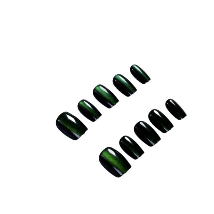 Artificial nails with shimmering metallic effect Bowlift