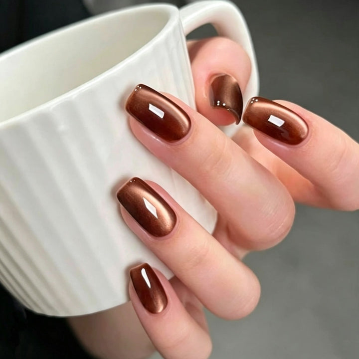 Artificial nails with matte finish and sparkling accents Bowlift
