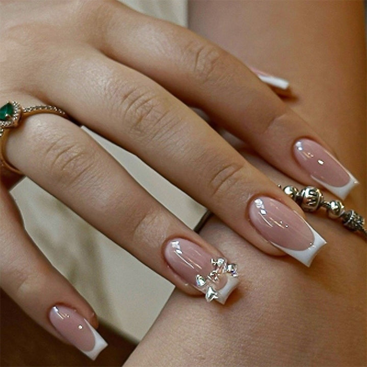Elegant artificial nails with delicate glitter and decorative accents Bowlift