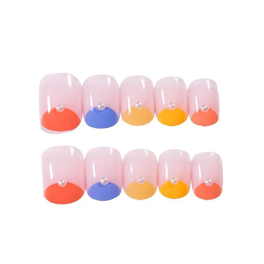Creative artificial nails with geometric accents Bowlift