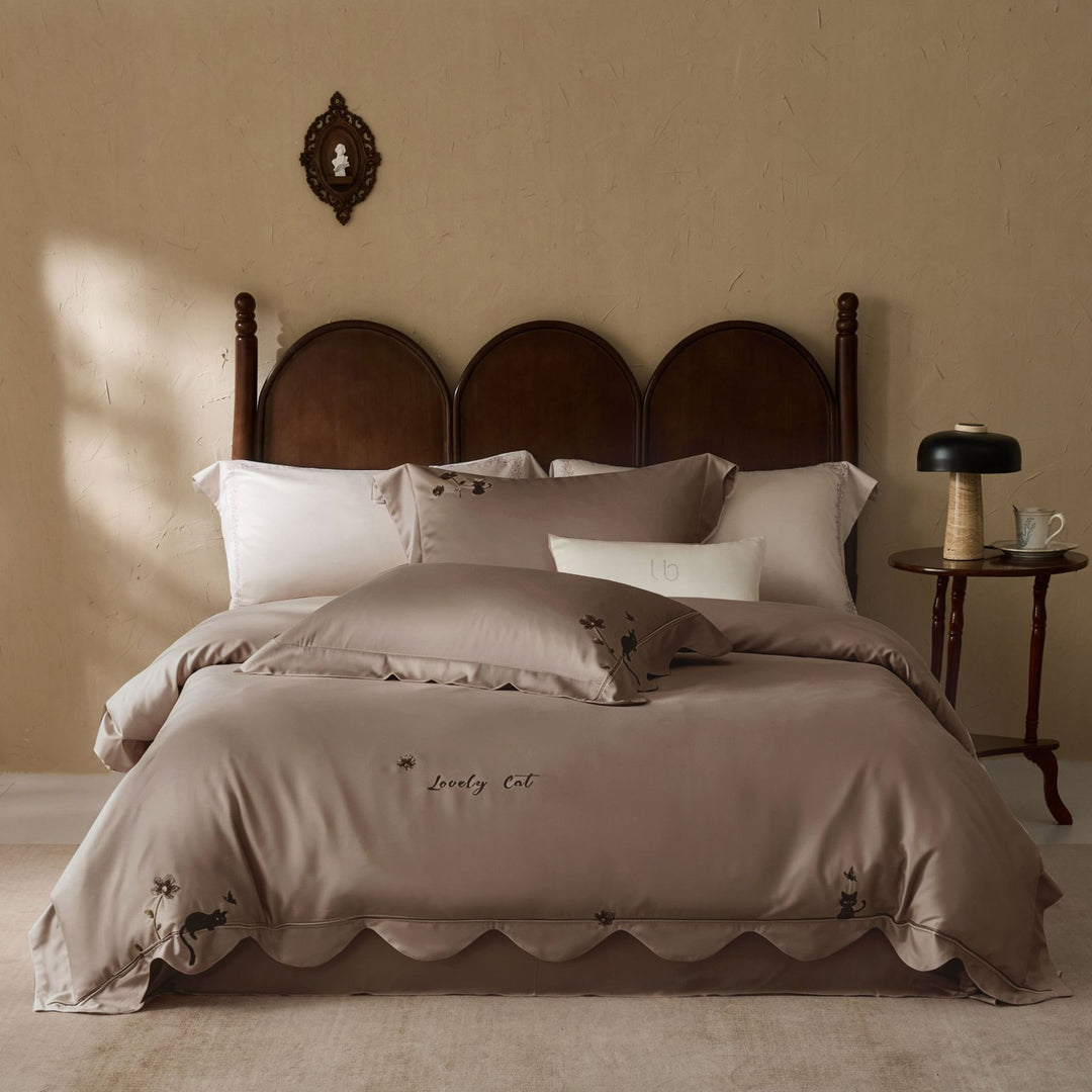 Luxury Embroidered Scalloped Duvet Cover and Pillowcase Set