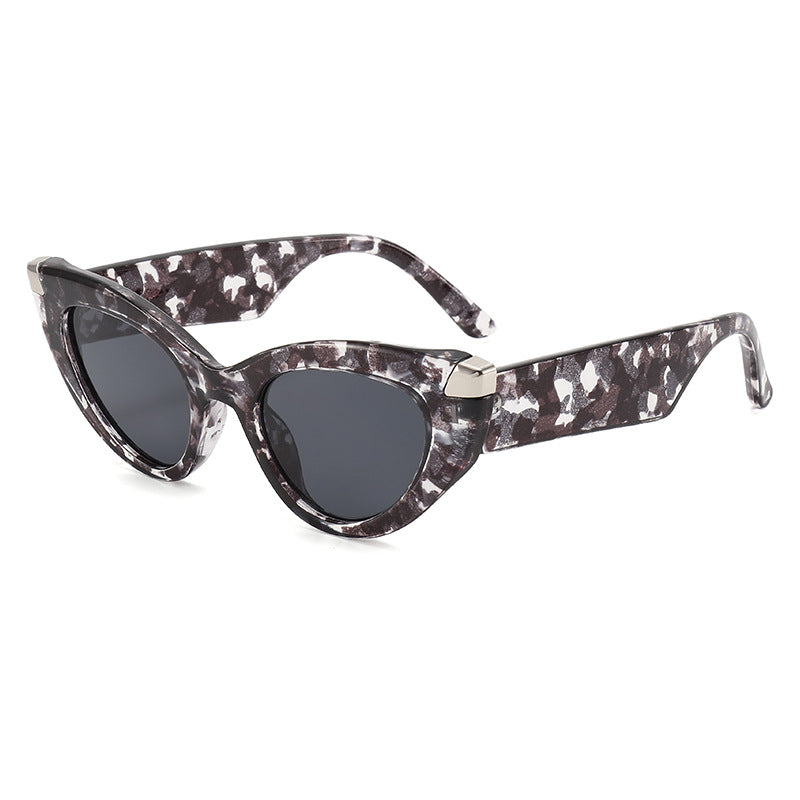 Ladies Cat-Eye Sunglasses in Luxurious Tortoise Design Bowlift