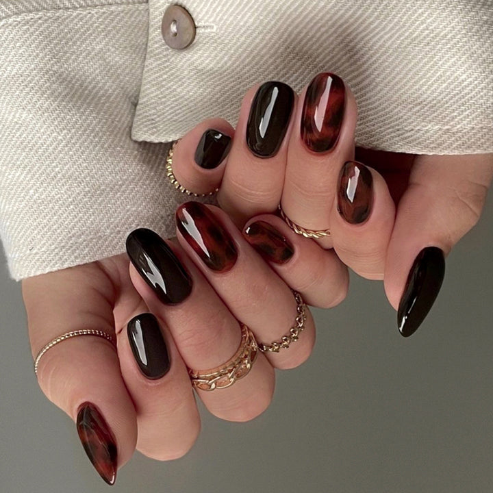 Glamorous art nails in elegant design Bowlift